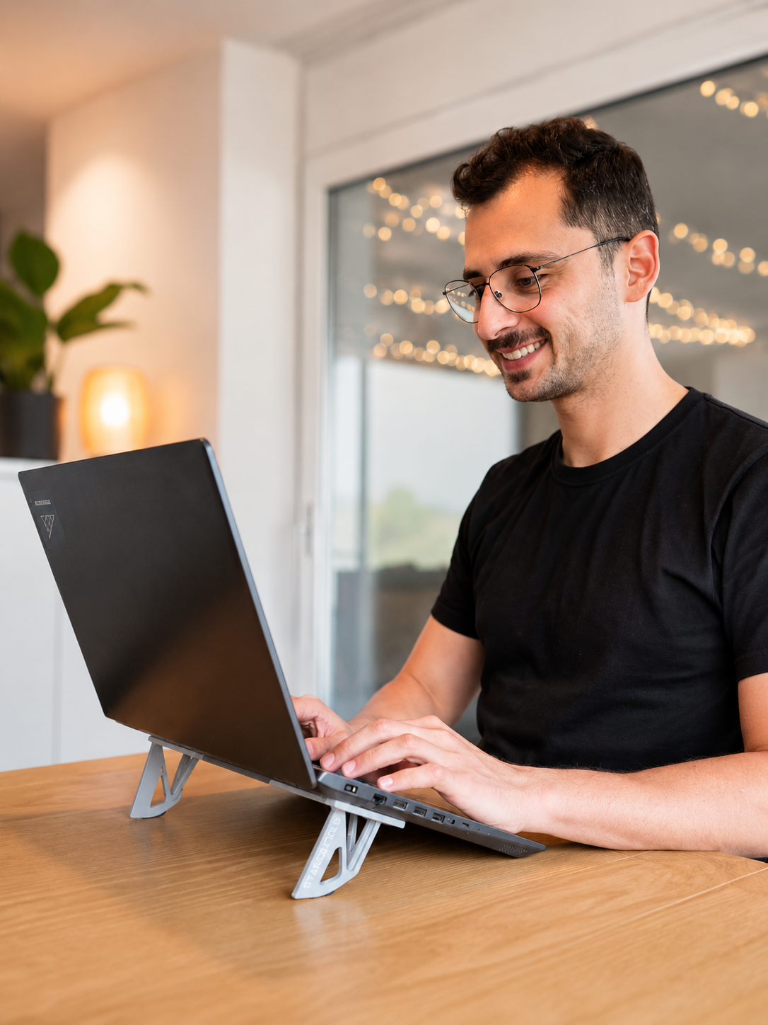 Work comfortably with laptop raised on StandNFold